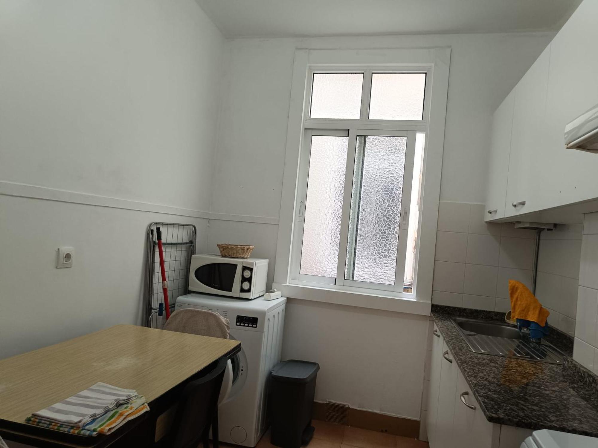 Piso Antiguo, Muebles Viejos, Muy Sencillo, Alquilado En Invierno A Estudiantes, Sin Ascensor, Cocina Antigua A Gas, Edificio Muy Antiguo Apartment A Coruna Exterior photo