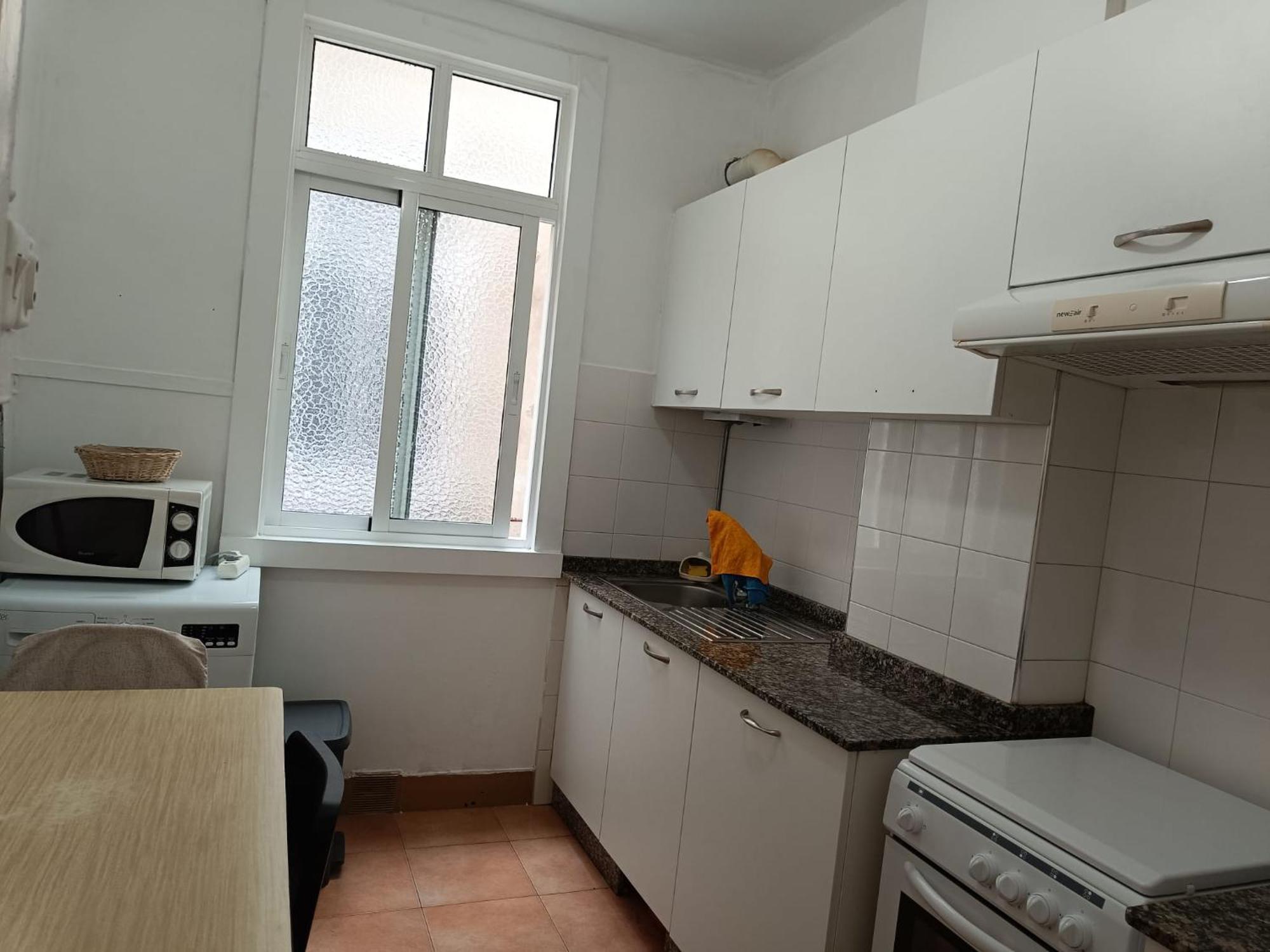 Piso Antiguo, Muebles Viejos, Muy Sencillo, Alquilado En Invierno A Estudiantes, Sin Ascensor, Cocina Antigua A Gas, Edificio Muy Antiguo Apartment A Coruna Exterior photo